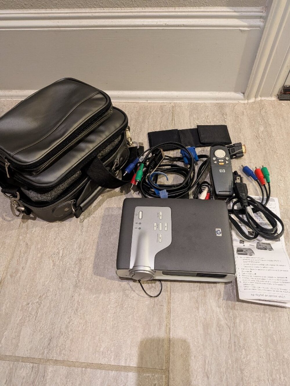 HP Digital Projector sb21 SVGA Portable Projector with remote and cables